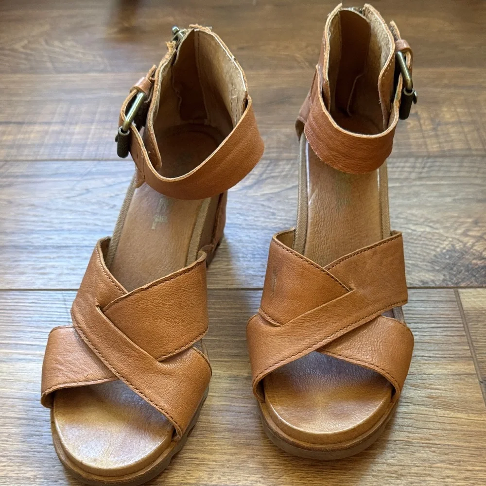 Sorel Tan Leather Wedge Sandals